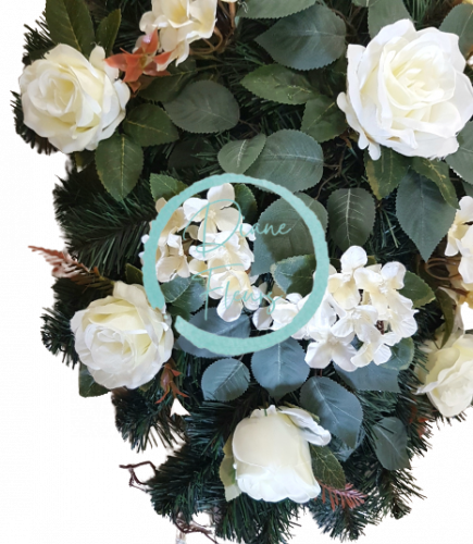 Wianek żałobny "owalny" ze sztucznych róż, hortensji i dodatków 75cm x 40cm kremowy, zielony