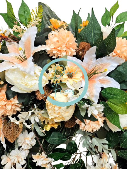 Ексклузивен погребален венец от бор с божури, лилии, маргаритки, хортензия, орхидеи и аксесоари 90 см AS894