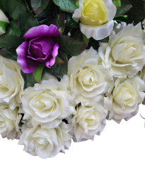 Wianek żałobny "Serce" wykonany ze sztucznych róż 80cm x 80cm kremowy, fioletowy