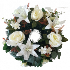 Smuteční věnec kruh s umělými růžemi, liliemi a doplňky Ø 50cm krémový, hnědý, zelený