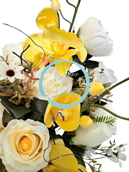 Decor frumos de trandafiri artificiali si orhidee intr-un ghiveci metalic 35cm x 30cm x 57cm