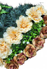Umělý smuteční věnec "Srdce" Dahlie & Růže & doplňky 55cm x 55cm