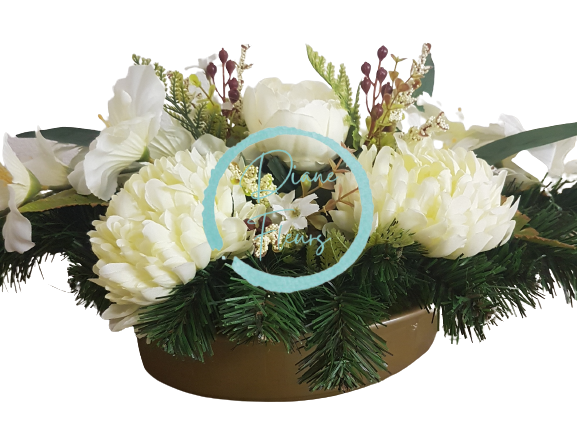 Бетонен аранжировка от изкуствени божури, хризантеми и аксесоари 60см x 25см x 15см AS236