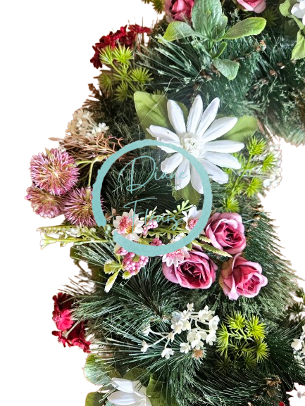 Luxusný smútočný veniec borovicový exclusive ruže, margarétky, drobné kvietky, bodliak a doplnky 80cm