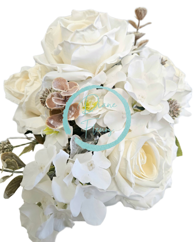 Изкуствен букет от рози, хортензии и аксесоари х9 44 см кремави