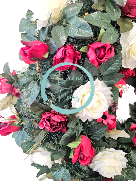 Luxusný smútočný veniec borovicový exclusive ruže a doplnky 65cm