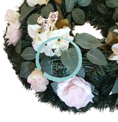 Smuteční věnec kruh s umělými růžemi, hortenziemi a doplňky Ø 60cm krémový, sv. růžový