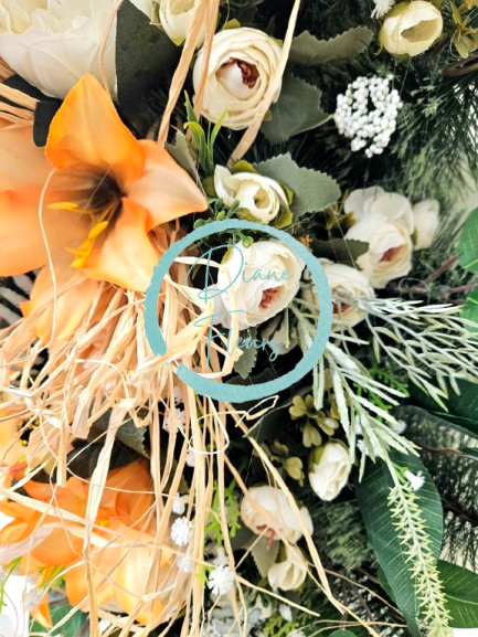 Lussuosa corona di pino con peonie, gigli, camelie e accessori esclusivi 75 cm x 45 cm AS946