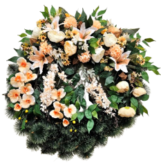 Temetési fenyőkoszorú Exkluzív bazsarózsa, liliom, százszorszép, hortenzia, orchidea és kiegészítők 90cm