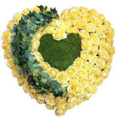 Smútočný veniec "Srdce" z umelých ruží a s machovým srdiečkom 80cm x 80cm žltý