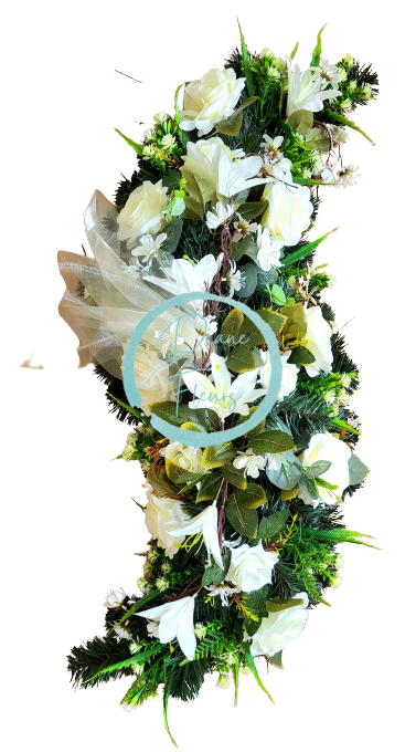 Wianek żałobny „S” ze sztucznych róż, lilii i dodatków 95cm x 35cm