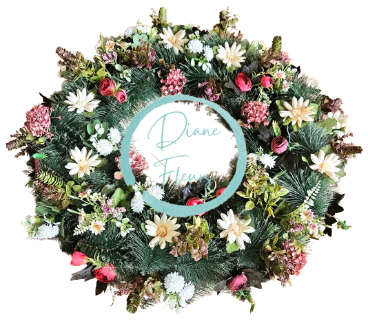 Luxusný smútočný veniec borovicový exclusive ranunculus, margarétky, chryzantémy, drobné kvietky, chmeľ a doplnky 80cm