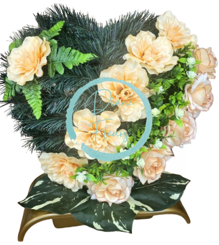 Sztuczny wianek na stojaku „Serce” Dalie i róże oraz akcesoria 45cm x 40cm