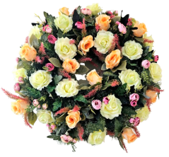 Temetési fenyőkoszorú Exkluzív rózsák, boglárka és kiegészítők 65cm