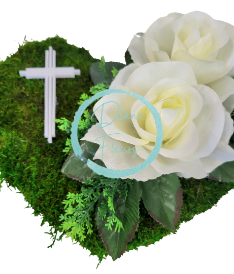 Decorative (sympathy) mossy wreath "Heart -shaped" Roses & accessories 22cm x 22cm