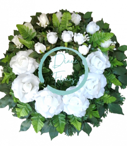 Wianek żałobny ze sztucznymi różami 65cm biały, zielony