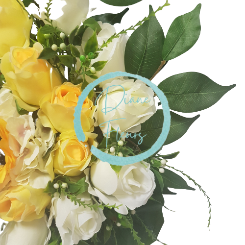 Aranžmán betonka s čečinou zdobená umelou slnečnicou a ružami 35cm x 25cm x 40cm