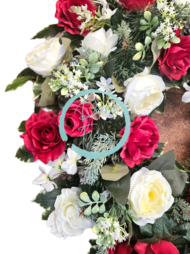 Погребален венец от бор, ексклузивни рози, божури и аксесоари 75 см AS1047