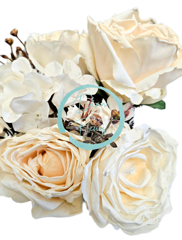 Изкуствен букет от рози, хортензии и аксесоари 44 см крем