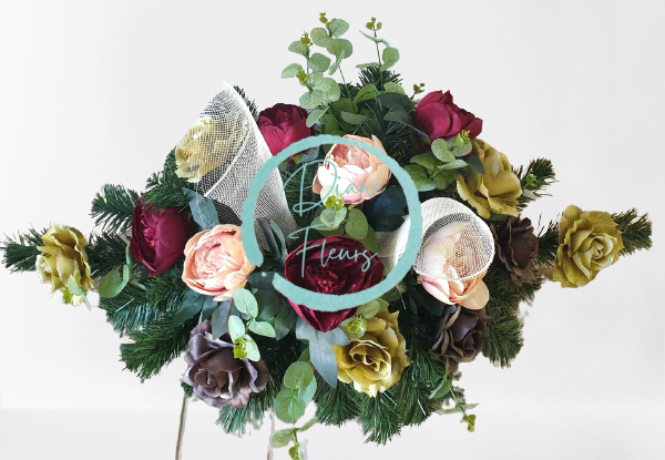 Exclusive Aranjament bujori artificiali şi accesorii 80cm x 40cm x 40cm