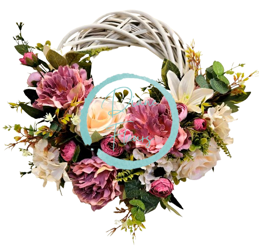 Weidenkranz mit Pfingstrosen, Rosen, Ranunkeln, Lilien und Accessoires Ø 35cm