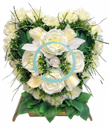 Coroană pe un suport "Inima" de flori artificiale Trandafiri & accesorii 45cm x 40cm