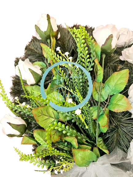 Coroana „Inimă” din trandafiri artificiali si accesorii 65cm x 65cm