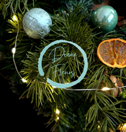 Luxuriöser Kunstkranz exklusiv dekoriert mit Weihnachtskugeln, Lichtern, Trockenfrüchten und Accessoires 65cm