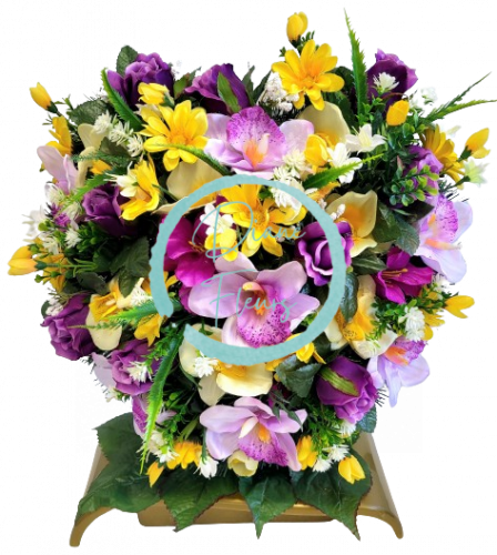 Nagrobni venec na stojalu Srce, Vrtnice, Orhideje, Marjetice in dodatki 45cm x 40cm