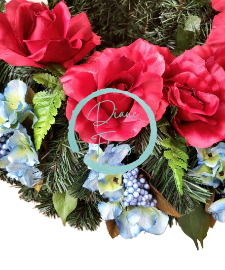 Smútočný veniec s umelými ružami a hortenziami Ø 65cm biela, zelená, modrá