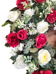 Coroană funerara de pin Exclusiv trandafiri, bujori si accesorii 75cm