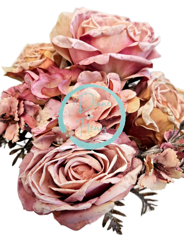 Изкуствен букет от рози, хортензии и аксесоари 44 см розов