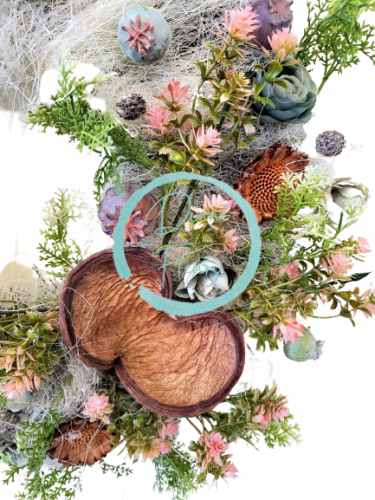 Wianek mieszanka kwiatów i maków oraz dodatki 42cm