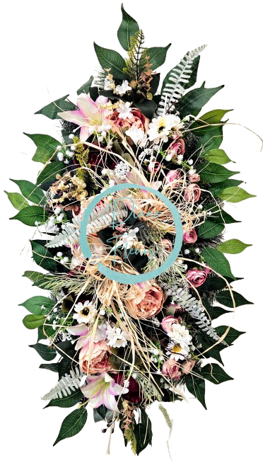 Luxusní věnec borovicový exclusive pivoňky, lilie, kamélie a doplňky 75cm x 45cm AS947