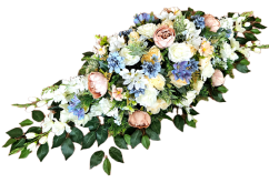 Nagy díszített betontál fenyőből  exclusive baszarozsa, rózsák, szarkalábok delphinium és kiegészítők 135cm x 50cm x 35cm AS1017-BPC