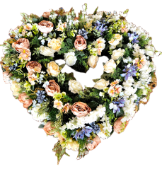 Coroană funerara de pin Inima Exclusiv Bujori artificiali, Trandafiri, Delphinium si Accesorii 100cm x 90cm