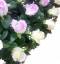 Wianek żałobny "Serce" wykonany ze sztucznych róż 80cm x 80cm fioletowo-kremowy
