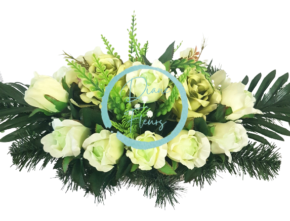 Красива траурна аранжировка от изкуствени рози от бетон и аксесоари 53см x 27см x 23см кремаво, зелено AS322