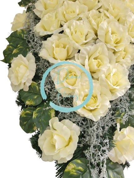 Wianek żałobny „Łza” ze sztucznych róż z liśćmi potos i dodatkami 100cm x 70cm