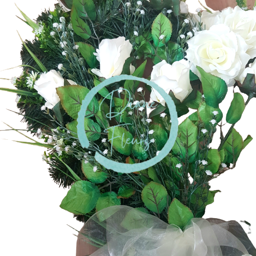 Coroana „Inimă” din trandafiri artificiali si accesorii 70cm x 70cm crem