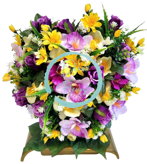 Coroană pe un suport "Inima" de flori artificiale Trandafiri, Orhidee, Margarete & accesorii 45cm x 40cm