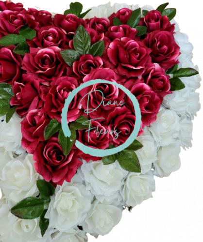 Smútočný veniec "Srdce" zahnuté z umelých ruží 65cm x 65cm