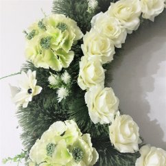 Smuteční věnec borovicový O 80cm Hortenzie & Růže & Dahlie & Doplňky zelená & krémová umělý
