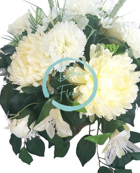 Smútočný aranžmán betonka exclusive umelá chryzantéma, ruža, karafiát, alstroméria a doplnky Ø 45cm x 35cm