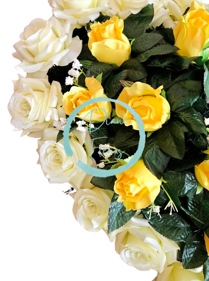 Smútočný veniec "Srdce" z umelých ruží 40cm x 40cm