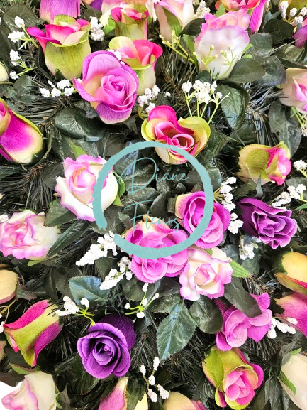 Smútočný veniec "Srdce" z umelých ruží 80cm x 80cm mix farieb