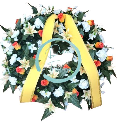 Coroană artificială de pin decorată cu trandafiri artificiali, garoafe, crini și accesorii 75cm
