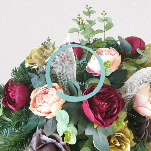 Exclusive Aranjament bujori artificiali şi accesorii 80cm x 40cm x 40cm