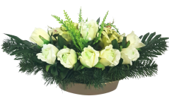 Frumos aranjament de doliu de trandafiri artificiali si accesorii 53cm x 27cm x 23cm crem, verde