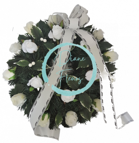 Coroană funerara 50cm trandafiri si accesorii alb si verde flori artificiale